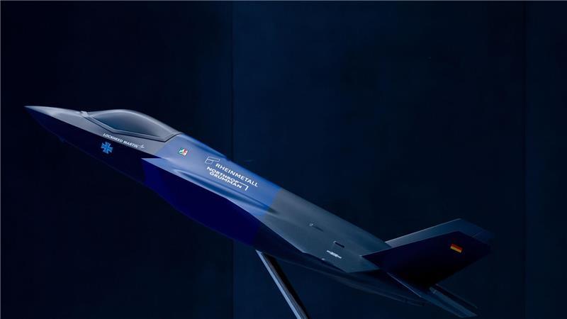 Rheinmetall eilt von Rekord zu Rekord Ein Modell des US-Tarnkappenbombers F35, für den Rheinmetall in Weeze das Rumpfmittelteil baut.