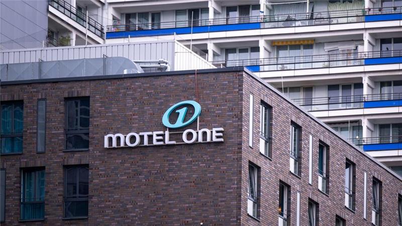 Finanzinvestor erwirbt Mehrheit an Hotelkette Motel One Ein Motel One in Berlin - inzwischen gibt es 99 Häuser in 13 Ländern. (Archivbild)