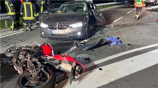 Ein Motorradfahrer ist bei Marktbergel in Mittelfranken tödlich verunglückt.