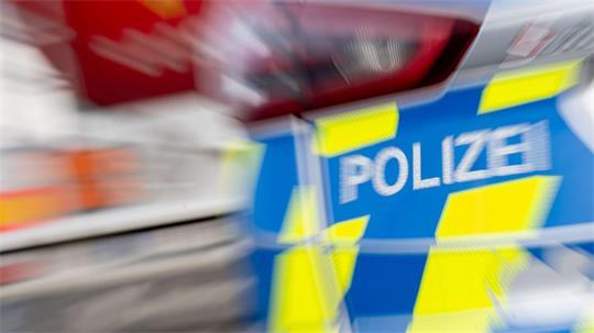 Ein Motorradfahrer ist bei einem Zusammenstoß mit einem Transporter in Geeste (Landkreis Emsland) schwer verletzt worden. (Symbolbild)