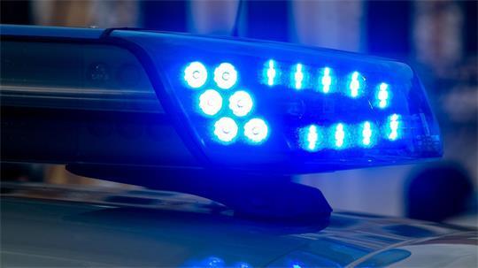 Ein Motorradfahrer wird mit einem Rettungshubschrauber schwer verletzt ins Krankenhaus gebracht. (Symbolbild)