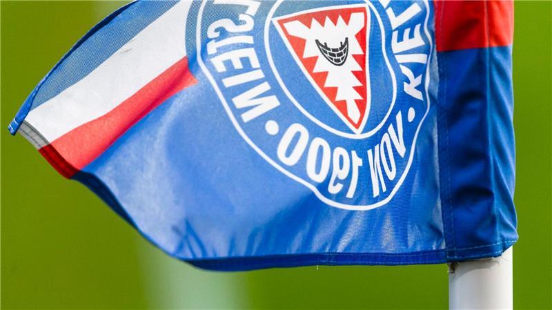 DFB-Gericht wertet Spielabbruch nur als Kieler Pleite Ein Nachwuchsspieler von Holstein Kiel soll in Rostock rassistisch beleidigt worden sein.