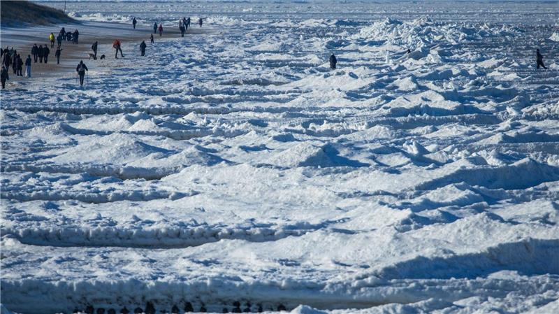 Ein Naturspektakel bescherte der Winter den Menschen an der Ostsee. (Archivbild)