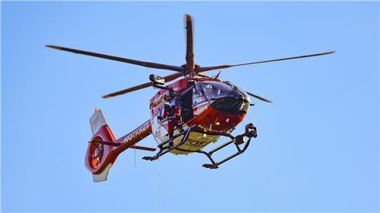Ein Notarzt wurde mit einem Rettungshubschrauber an die Unfallstelle in Goslar gebracht. (Symbolbild)