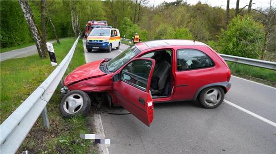 Ein Opelfahrer ist am Samstag zwischen Hollenstedt und Appel mit der Leitplanke kollidiert. Der Mann war alkoholisiert.