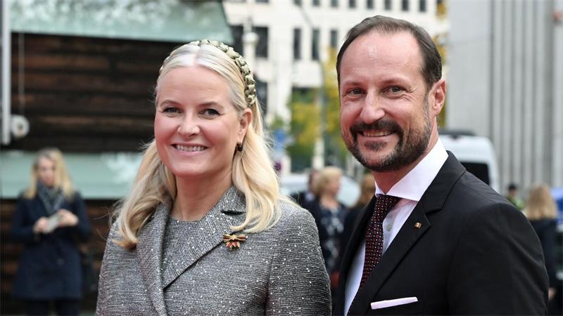 Zwischen Sorgen und Skandalen: Norwegens neuer König Haakon Ein Paar in guten wie in schlechten Zeiten: Mette-Marit und Haakon, hier 2024 in Berlin. (Archivbild)