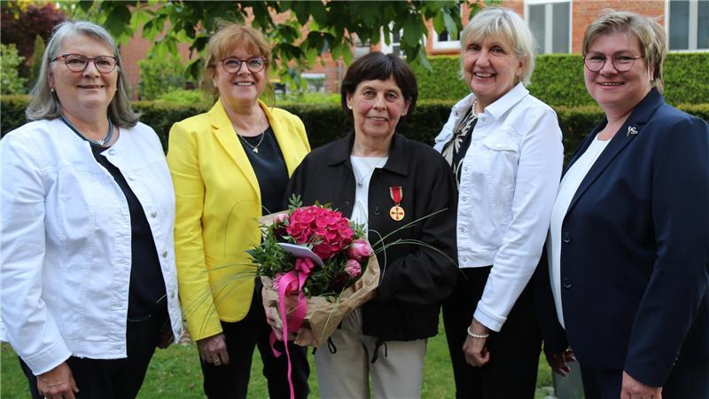Ohne sie geht nichts: Das würde in Horneburg ohne Ehrenamtliche fehlen Ein Paradebeispiel für das Ehrenamt ist die Nottensdorferin Elisabeth Alpers-Janke, die für ihr Engagement kürzlich das Bundesverdienstkreuz erhielt.