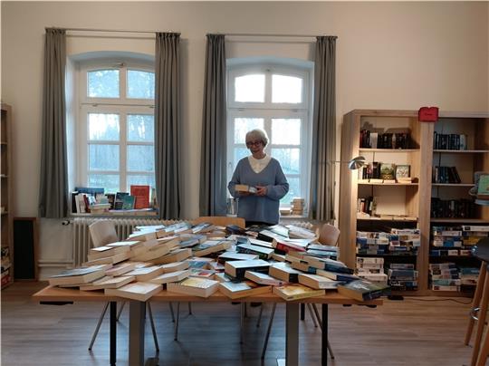 Ein Paradies für Lese- und Puzzlefreunde: die Tauschbörse von Gerlind Hankel Foto: Bisping