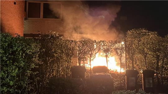 Ein Passant hatte die Flammen in der Zeppelinstraße gesehen und den Wohnungsbewohner durch Klingeln geweckt.