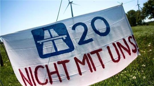 Ein Plakat mit der Aufschrift "A20 Nicht mit uns!".