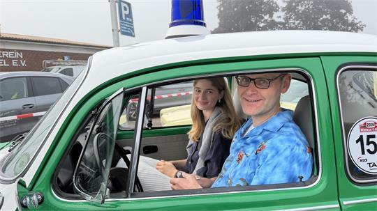 Ein Polizei-Käfer im Einsatz: Früher als Streifenwagen - heute mit Arndt und Hannah Weigel bei den Niederelbe Classics.