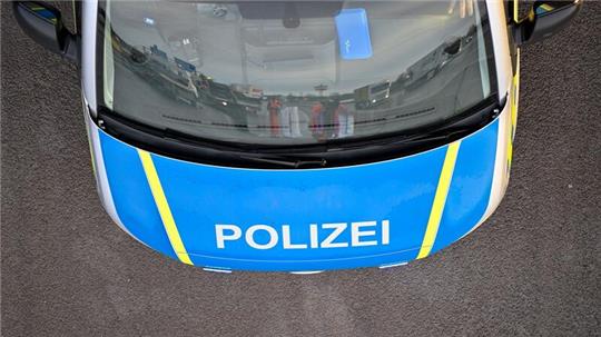 Ein Polizeiauto bei einem Einsatz.