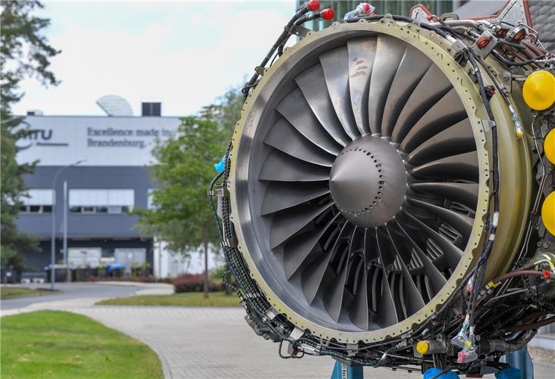Rückruf von Airbus-Jets: Mindestens 600 Flugzeuge betroffen Ein Problem an den Antrieben vieler Airbus-Mittelstreckenjets macht dem Münchner Triebwerksbauer MTU zu schaffen. Foto: Pleul/dpa-Zentralbild/dpa
