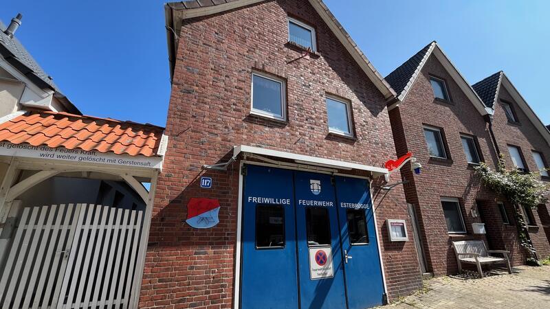 Ein Projekt für die Dorfregion Jork? Blick auf das Feuerwehrgerätehaus in Estebrügge.