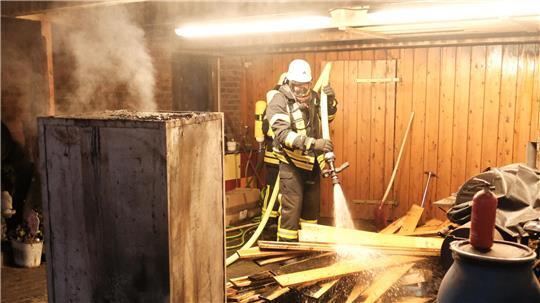 Ein Räucherofen löst vermutlich einen Brand in der Samtgemeinde Oldendorf-Himmelpforten aus.