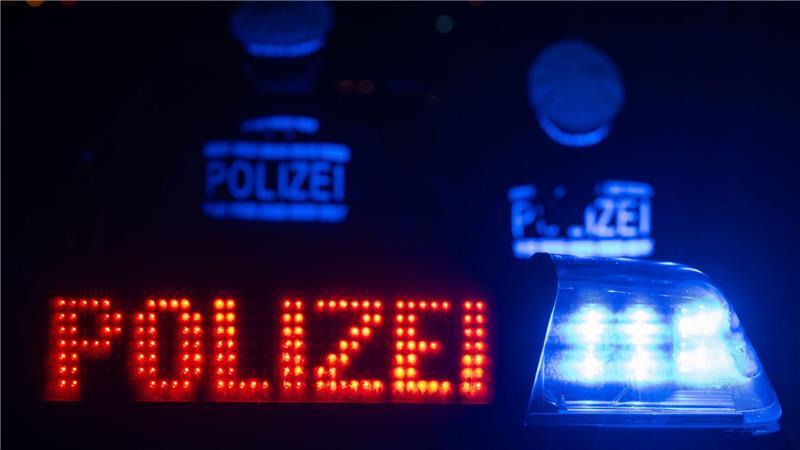 Ein Raser stürzt in der Nacht in die Hunte. (Symbolbild)