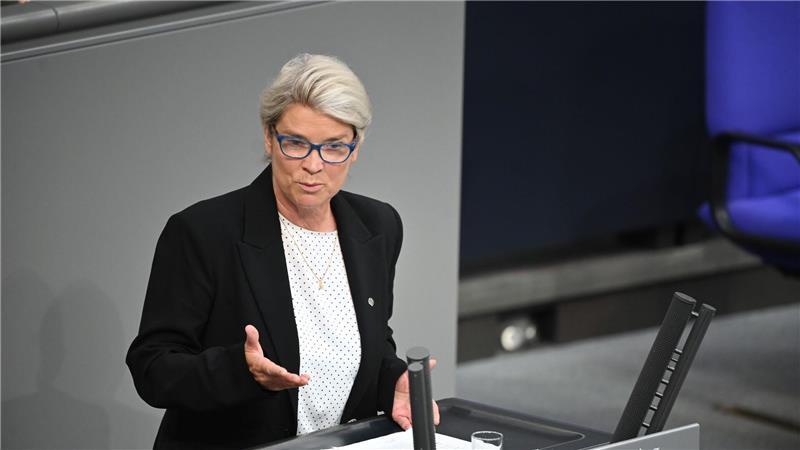 CDU-Gesundheitspolitikerin: Rauchverbot im Auto wäre Placebo Ein Rauchverbot im Auto soll Schwangere und Minderjährige vor den Gefahren des Passivrauchens schützen, die CDU-Politikerin Borchardt warnt vor Symbolpolitik. (Symbolbild)