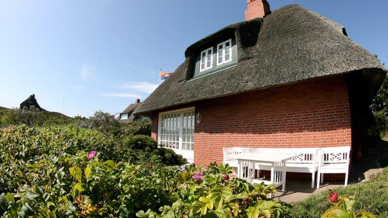 Mietwohnungen in Stade: Es soll keine Sylter Verhältnisse geben Ein Reetdachhaus auf Sylt; meistens sind sie als Ferienwohnungen zu mieten. Einheimische gehen leer aus. Das soll sich in Stade nicht wiederholen.