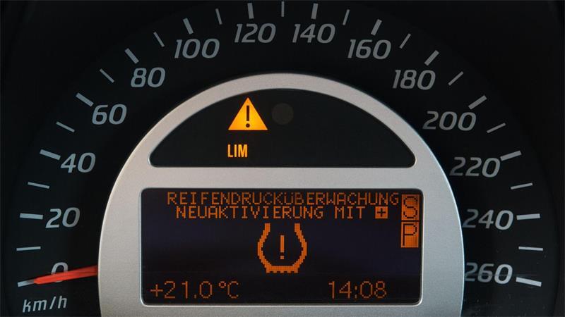 So läuft der Wechsel auf Winterreifen rund Ein Reifendruckkontrollsystem (RDKS) ist praktisch.