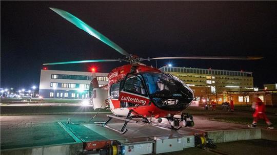 Ein Rettungshubschrauber brachte einen Schwerverletzten in ein Krankenhaus nach Hamburg.