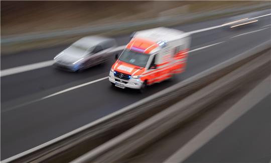 Ein Rettungswagen ist im Einsatz.