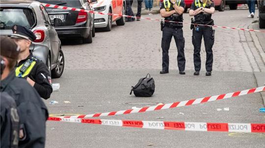 Ein Rucksack liegt am Einsatzort.