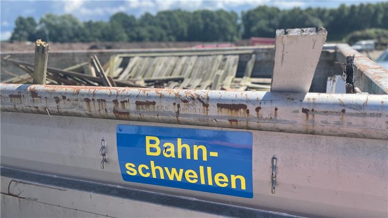 Ein Sammelbehälter für belastete Altholzabfälle im Abfallwirtschaftszentrum.