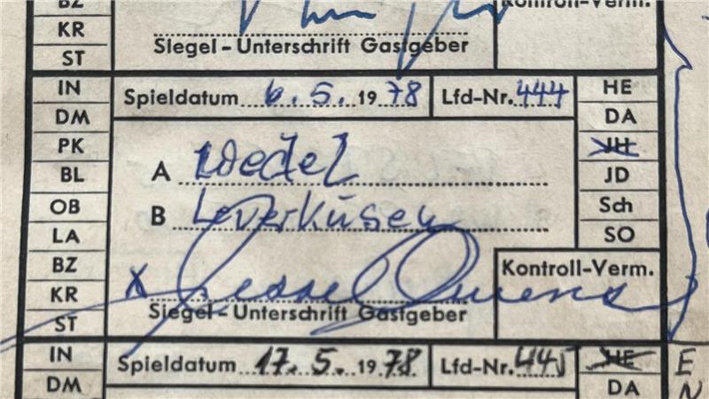 Ein Schatz in Steinkamps Schiedsrichterbuch: Olympiasieger Jesse Owens hat ihm ein Autogramm gegeben.