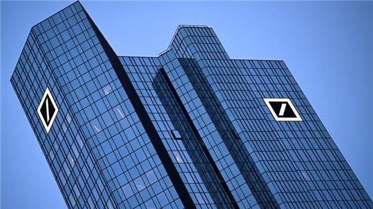 Ein Schiedsgericht in St. Petersburg hat das Vermögen der Deutschen Bank in Russland eingefroren.