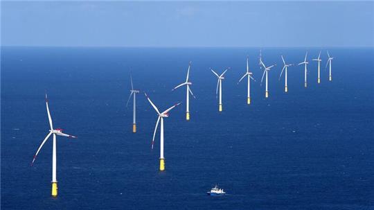 Ein Schiff ist in der Nähe des Offshore-Windparks „DanTysk“ in Seenot geraten und untergegangen. (Symbolbild)