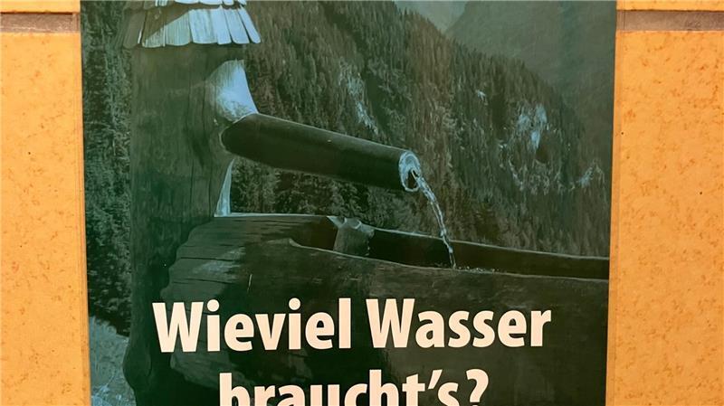 Klimakrise am Berg: Würmer fürs Hütten-Klo und Einfachheit Ein Schild weist auf den Wassermangel in der Hütte hin