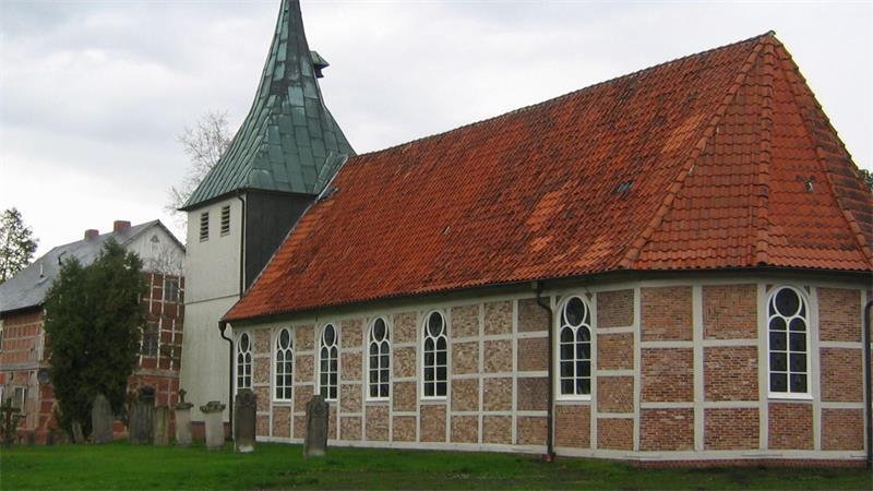 Ein Schmuckstück aus Fachwerk: die Großenwördener St.-Marien-Kirche.
