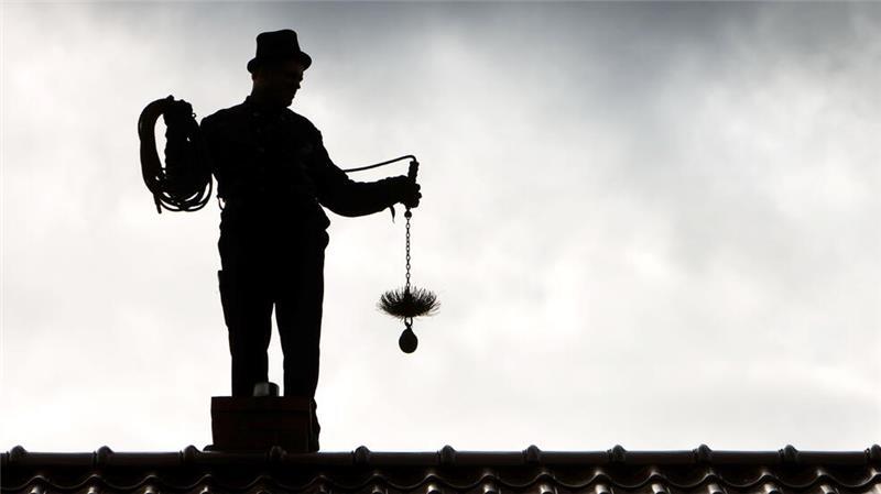 Freitag, der 13.: Aberglaube oder Zwangsstörung? Ein Schornsteinfeger bringt Glück - ein harmloser Aberglaube. Und tut er‘s? Fast egal. Bei Zwangsstörungen mit magischem Denken ist das anders.