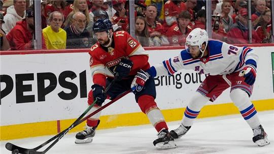 Ein Schritt weiter: Sam Reinhart (l.) gewinnt mit den Florida Panthers die Eastern Conference.