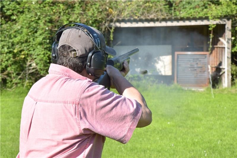 Hanseatic Shooting Club: Schießen ist Sport und Leidenschaft Ein Schuss mit der Schrotflinte.