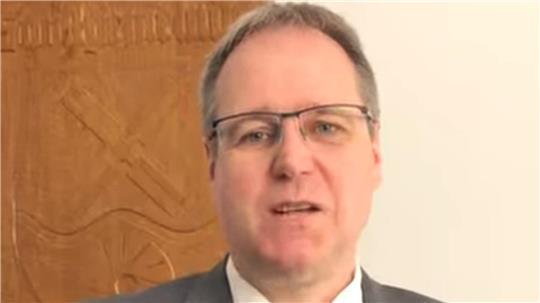 Ein Screenshot zeigt Samtgemeindebürgermeister Matthias Hartlef in dem 90-Sekünder, zu sehen auf Instagram.