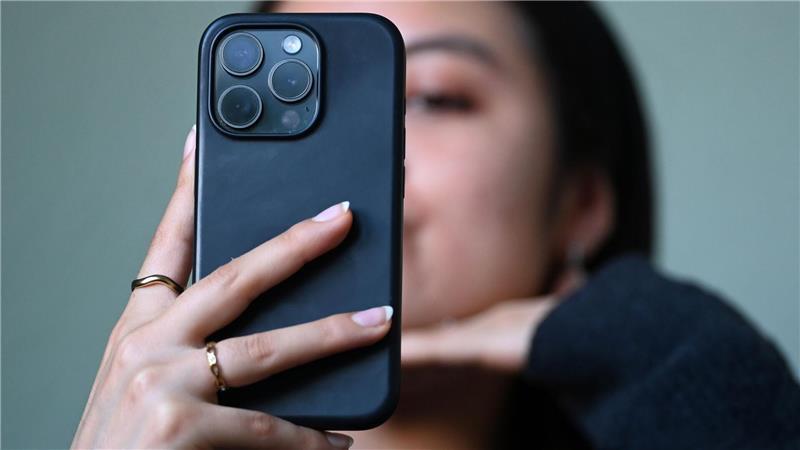 Ein Selfie für die nächste Instagram-Story - das könnte für Kinder- und Jugendliche bis zu einer bestimmten Altersgrenze künftig tabu sein. (Symbolbild)