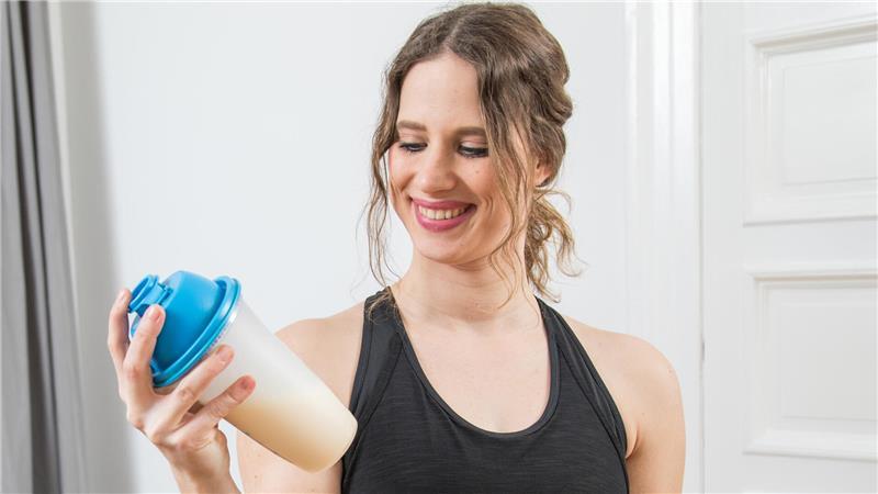 Ein Shake aus Skyr und Energydrink ist zum neuen TikTok-Hype geworden.