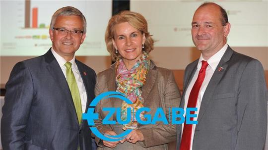 Ein Sieger und zwei Verlierer: Michael Roesberg, die Grünen-Kandidatin Elke Twesten und Robert Crumbach (rechts) - damals noch SPD.