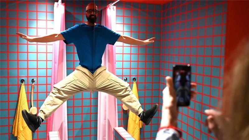 Ein Smartphone lässt beim Besuch des Museums viele Eindrücke noch stärker zur Wirkung kommen.