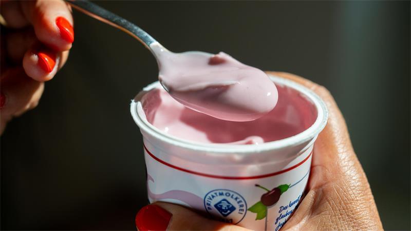 Ein Sommerklassiker im Check: Die Testergebnisse zeigen, dass viele Kirschjoghurts beim Fruchtanteil nicht überzeugen können.