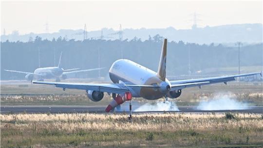 Ein Sonderflug hat 171 aus Israel ausgereiste Deutsche samt nächsten Angehörigen nach Frankfurt gebracht. 