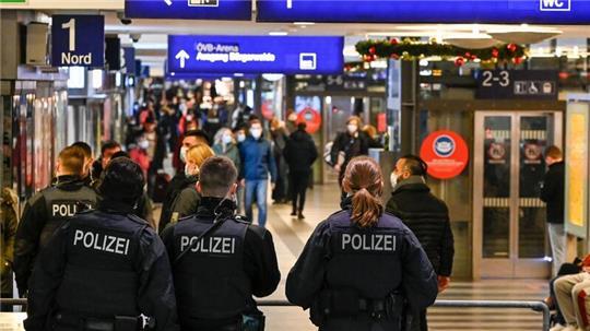 Ein Spezialfahnder hat einen mutmaßlichen Straftäter am Bremer Hauptbahnhof wiedererkannt. (Symbolfoto)