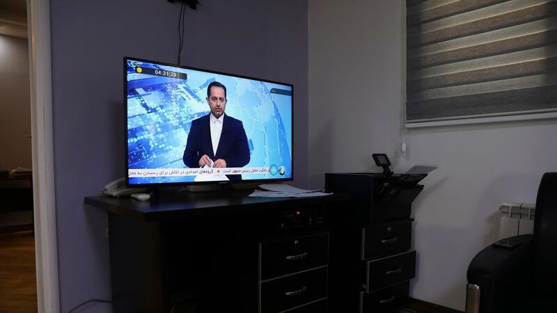 Helikopterunfall: Suche nach Irans Präsidenten Ein Sprecher des iranischen Staatsfernsehens informiert über den Helikopterunfall.