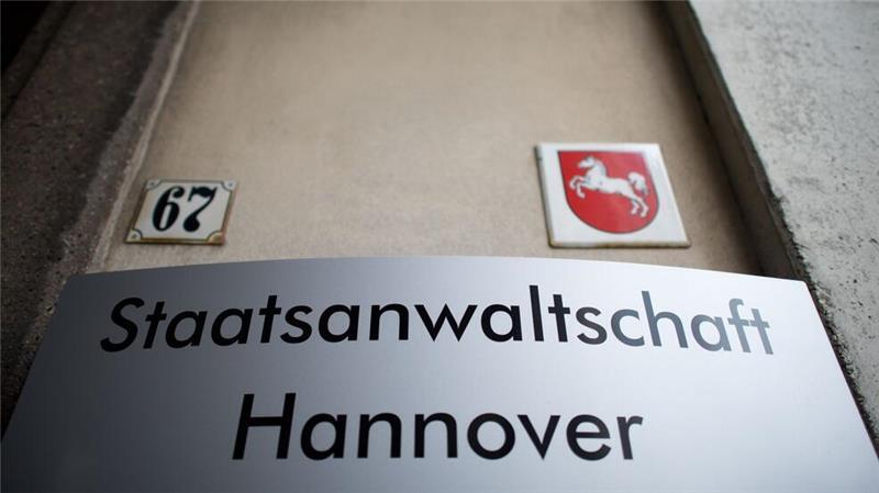 Ein Staatsanwalt aus Hannover sitzt wegen des Verdachts der Bestechlichkeit in Untersuchungshaft.