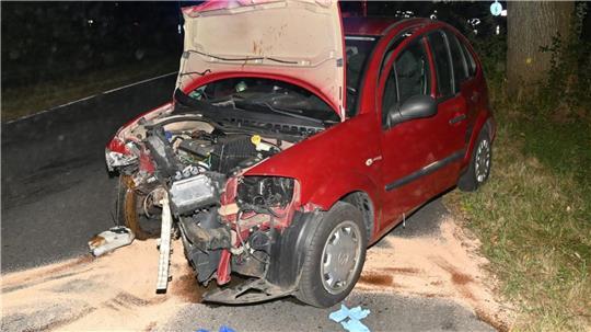 Ein Stader Autofahrer ist am Sonntag in Riesförde verunglückt.
