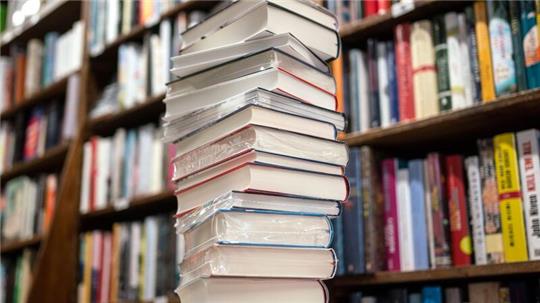 Ein Stapel Bücher (Symboldbild).