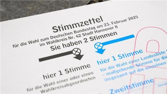 Ein Stimmzettel für die Bundestagswahl 2025 als Muster. Die Auswirkungen der Wahlrechtsreform machen sich erst nach der Auszählung bemerkbar.