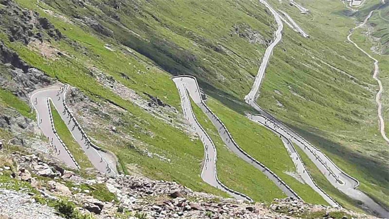 Altländer mögen das Extreme – Erst Skandinavien, dann Dreiländergiro Ein Streckenabschnitt beim Dreiländergiro.