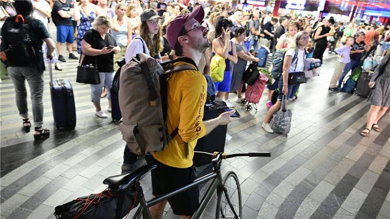 Tschechiens Stromversorgung funktioniert nach Ausfall wieder Ein Stromausfall hat am Freitag große Teile Tschechiens und der Millionenmetropole Prag lahmgelegt.